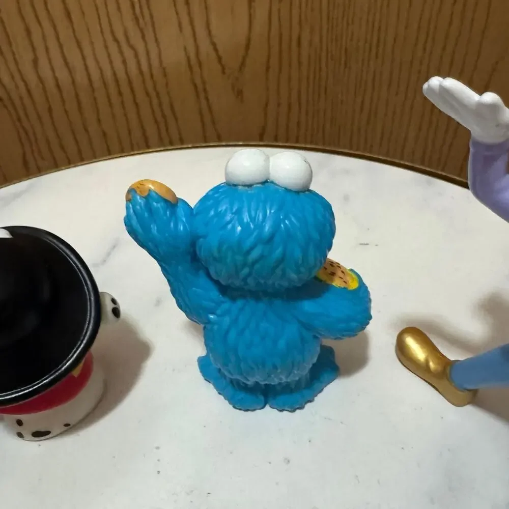 Disney /pound puppy/ figurines